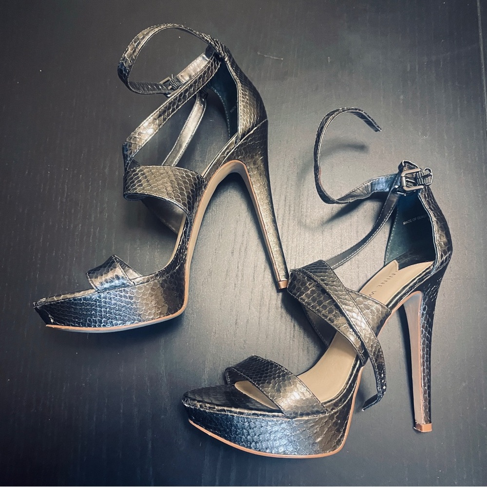 NWOT Nine West Henrika Faux Snakeskin Sandals - Women 8 - Pewter